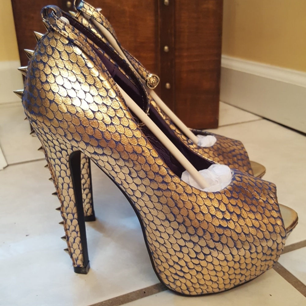 Heels - Picture 2 of 5